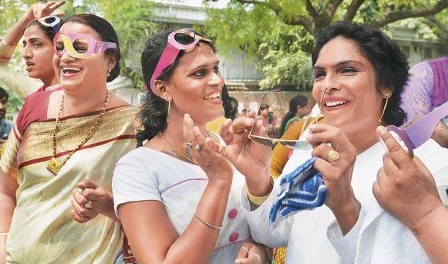 Legal News: Transgenders with law students signaling road safety measures in Delhi
