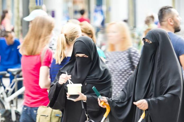 Canada: Legal Challenge Mounted In Quebec Against The Face-covering Ban