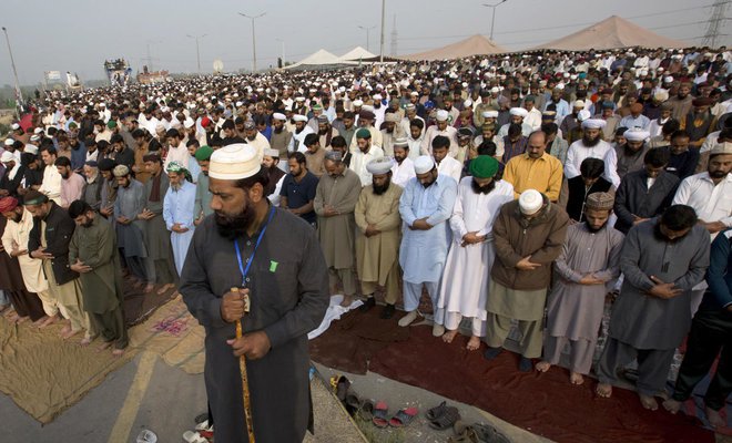 Pakistan Blocks Highway Roads To Islamabad As Blasphemy Law Supporters Stage Sit-In