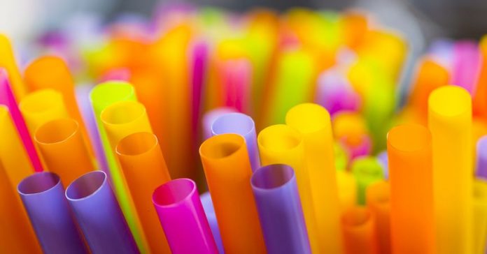 USA: A Californian Bill Mistakenly Suggests Jail For Handing Out Unsolicited Drinking Straws